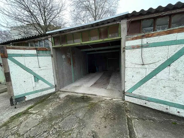 Eladó garázs Vác 15 nm