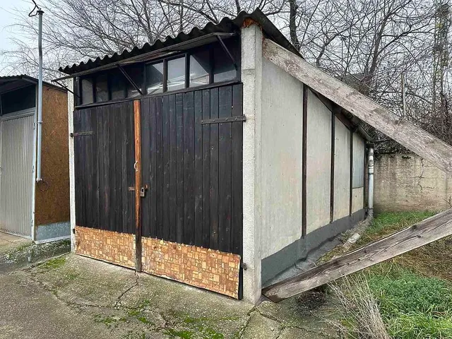 Eladó garázs Vác 15 nm