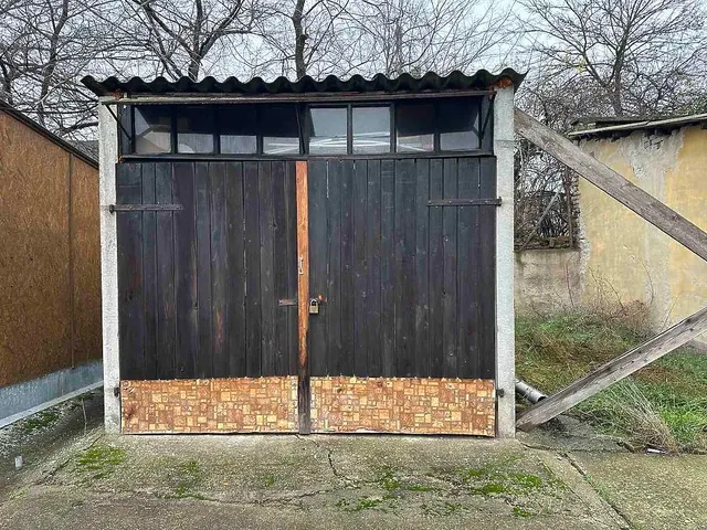 Eladó garázs Vác 15 nm