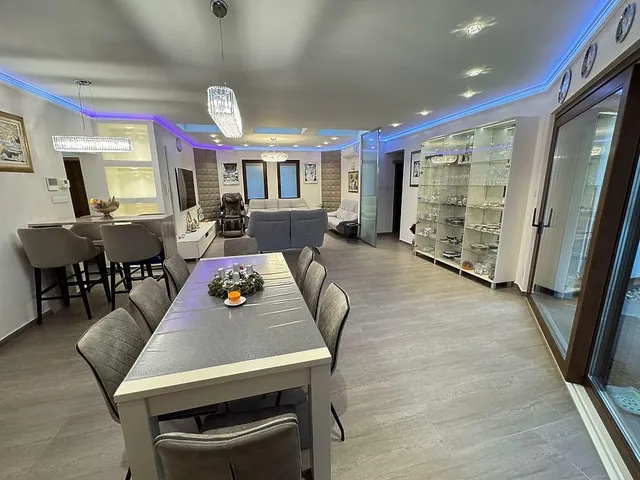 Eladó ház Üröm 213 nm