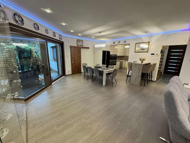 Eladó ház Üröm 213 nm