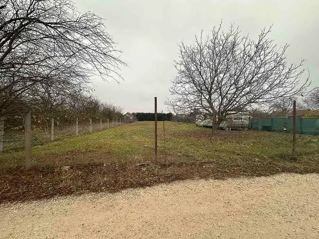 Eladó telek Vác 1600 nm