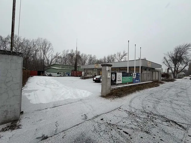 Eladó kereskedelmi és ipari ingatlan Vác 215 nm