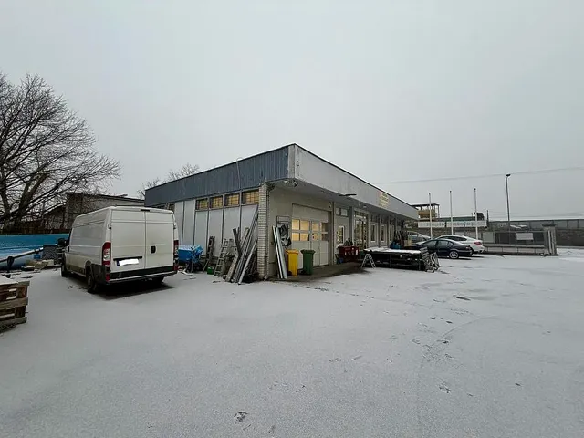 Eladó kereskedelmi és ipari ingatlan Vác 215 nm