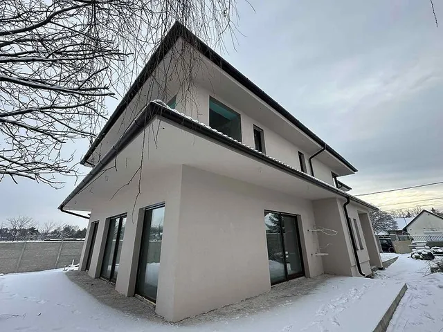 Eladó ház Budapest XVI. kerület, Rákosszentmihály 300 nm