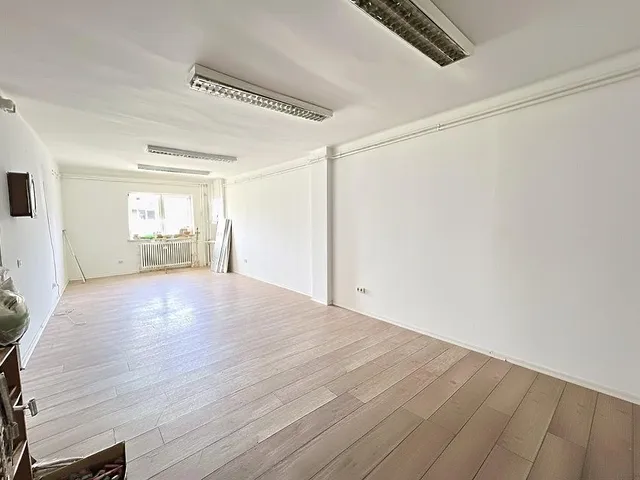 Kiadó kereskedelmi és ipari ingatlan Vác 95 nm