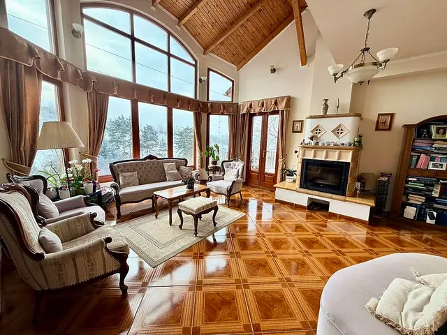 Eladó ház Vác 280 nm