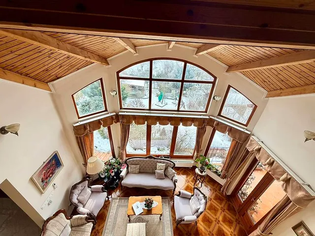 Eladó ház Vác 280 nm