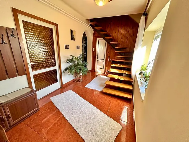 Eladó ház Vác 232 nm