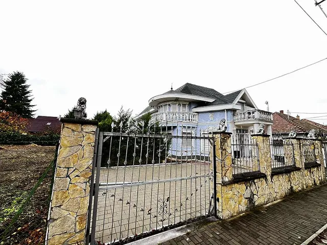 Eladó ház Budapest XVI. kerület, Sashalom 360 nm