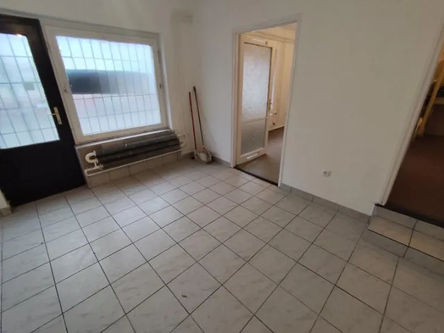 Eladó kereskedelmi és ipari ingatlan Budapest IV. kerület, Újpest, Csokonai utca 30 nm