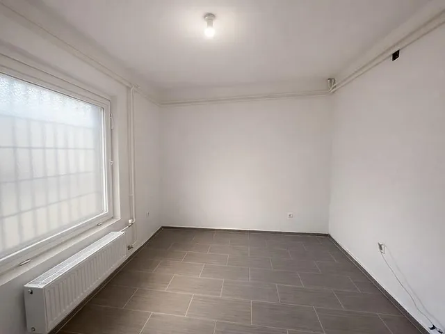 Eladó kereskedelmi és ipari ingatlan Budapest IV. kerület, Újpest, Csokonai utca 30 nm