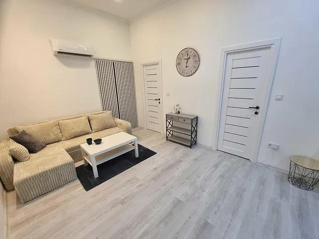 Eladó lakás Budapest VI. kerület, Jókai tér 46 nm