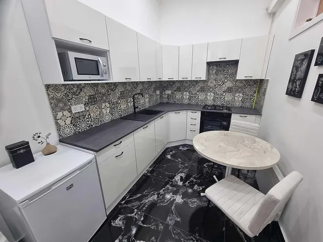 Eladó lakás Budapest VI. kerület, Jókai tér 46 nm