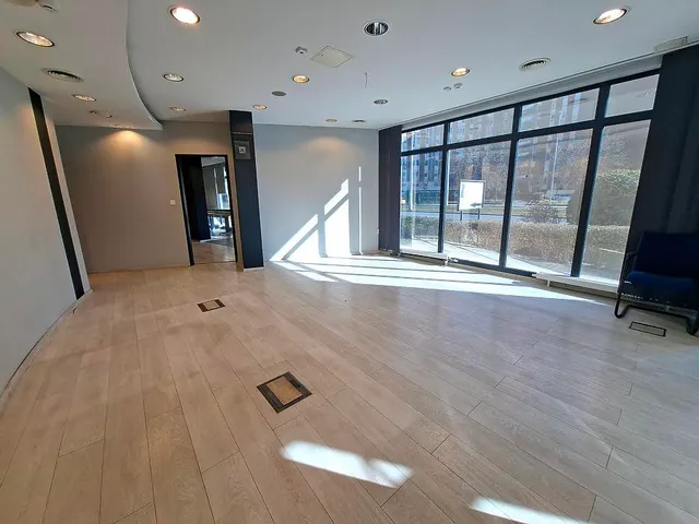 Eladó kereskedelmi és ipari ingatlan Budapest X. kerület, Ligettelek 231 nm