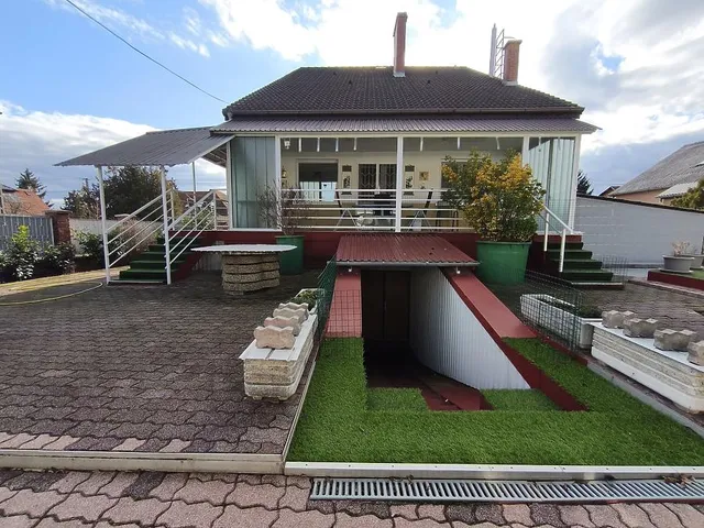 Eladó ház Budapest XVII. kerület, Rákoshegy 235 nm