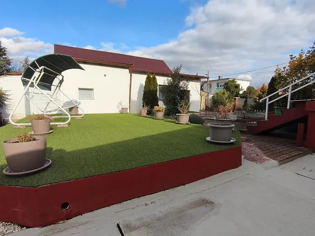 Eladó ház Budapest XVII. kerület, Rákoshegy 235 nm