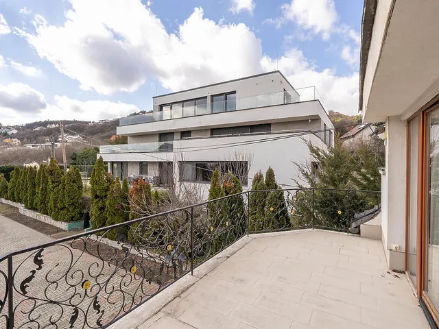 Eladó ház Budapest III. kerület, Óbuda 384 nm