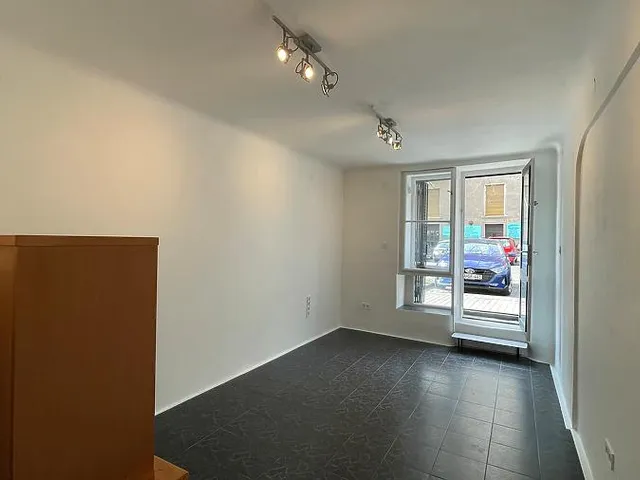 Kiadó kereskedelmi és ipari ingatlan Budapest XII. kerület, Krisztinaváros XII. ker. 27 nm