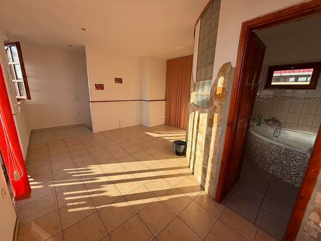 Kiadó kereskedelmi és ipari ingatlan Dunakeszi 150 nm