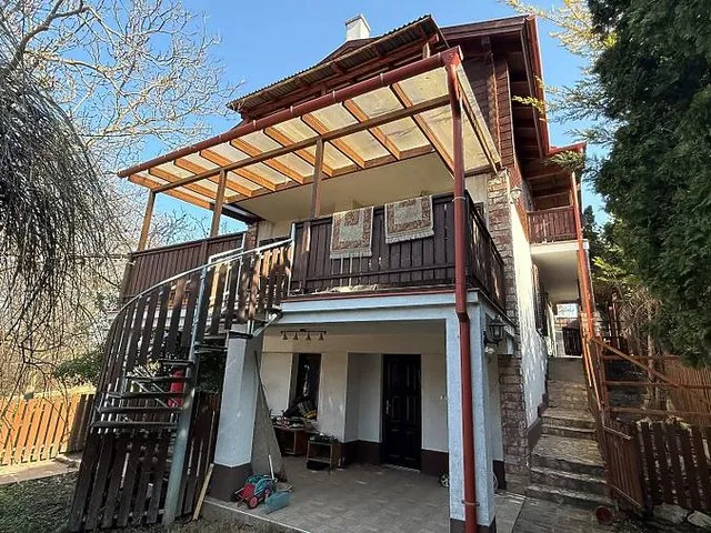 Eladó ház Budapest XI. kerület, Péterhegy 250 nm