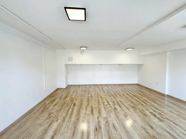 Eladó kereskedelmi és ipari ingatlan Budapest III. kerület, Kaszásdűlő 78 nm