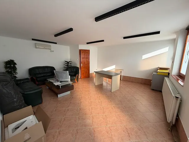 Kiadó kereskedelmi és ipari ingatlan Dunakeszi 150 nm