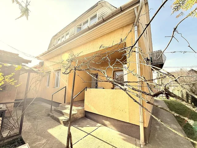 Eladó ház Budapest XVI. kerület, Rákosszentmihály 198 nm