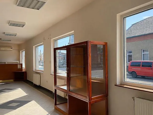 Kiadó kereskedelmi és ipari ingatlan Budapest XX. kerület, Vas Gereben utca 157 nm