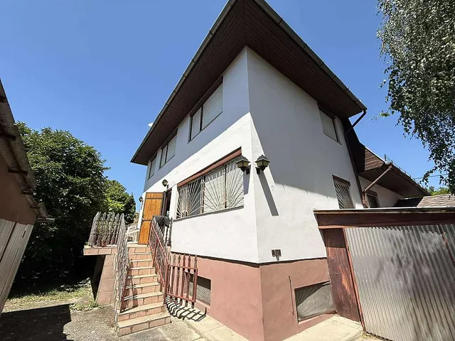 Eladó ház Budapest XVI. kerület, Rákosszentmihály 315 nm