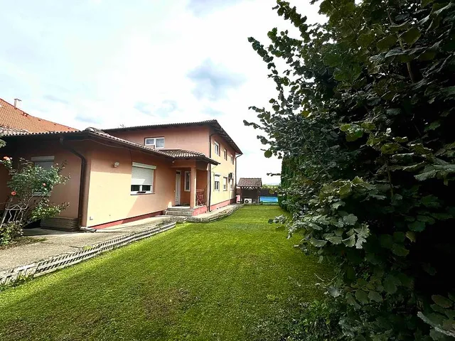 Eladó ház Dunakeszi 260 nm