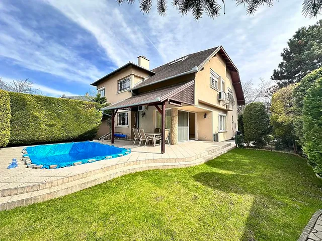 Eladó ház Budapest XVI. kerület, Rákosszentmihály 220 nm