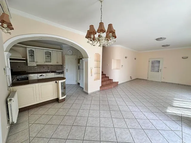 Eladó ház Budapest XVI. kerület, Rákosszentmihály 220 nm