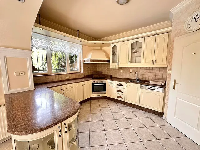 Eladó ház Budapest XVI. kerület, Rákosszentmihály 220 nm