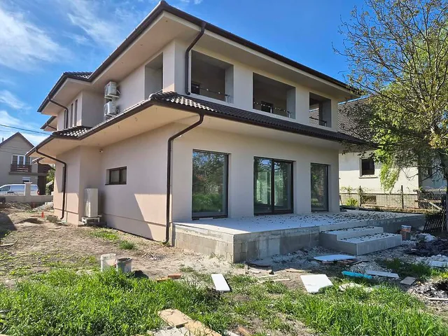 Eladó ház Budapest XVI. kerület, Árpádföld 300 nm