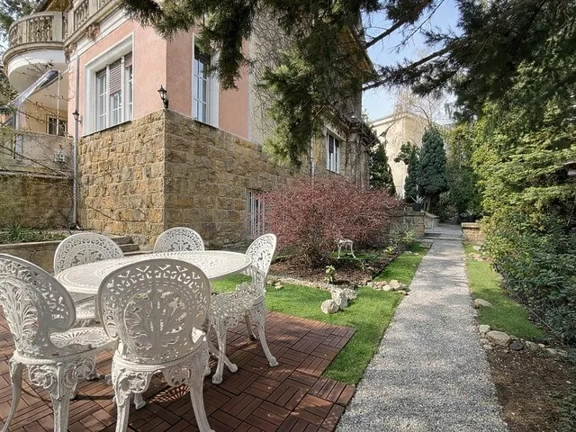 Kiadó kereskedelmi és ipari ingatlan Budapest II. kerület, Rózsadomb 120 nm