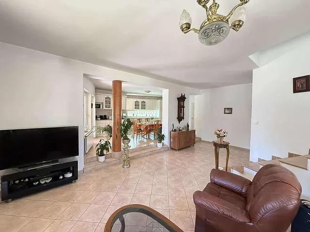 Eladó ház Budapest XVI. kerület, Rákosszentmihály 208 nm