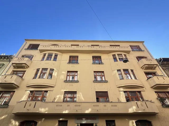 Eladó kereskedelmi és ipari ingatlan Budapest VI. kerület 90 nm