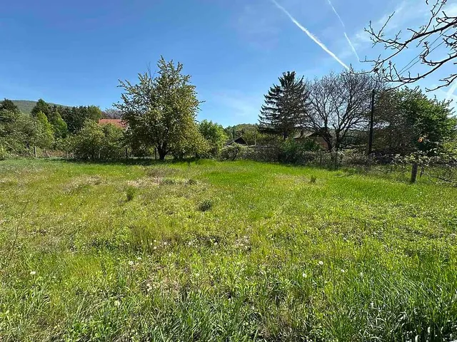 Eladó telek Vác 1415 nm