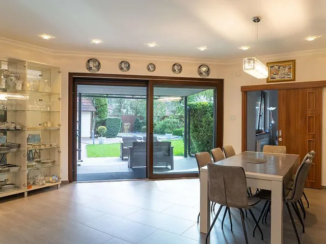 Eladó ház Üröm 213 nm