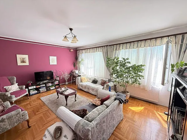 Eladó ház Budapest XVI. kerület, Rákosszentmihály 240 nm