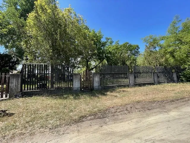 Eladó telek Vác 901 nm