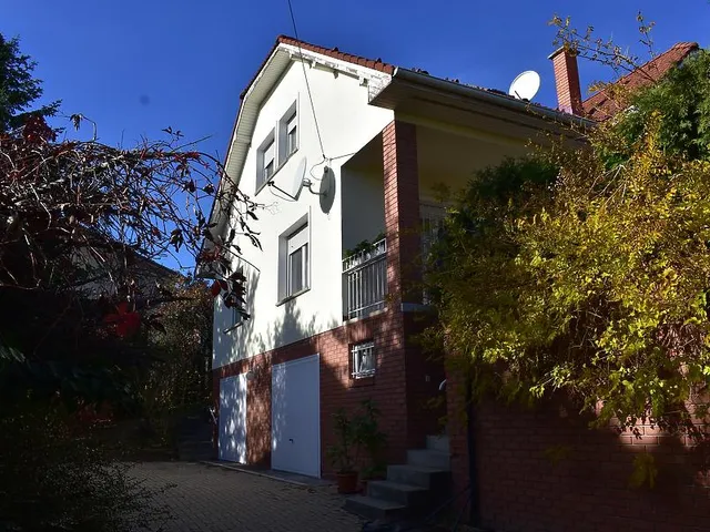 Eladó ház Budapest XI. kerület, Sasad-Sashegy XI. ker., Tömös utca 220 nm