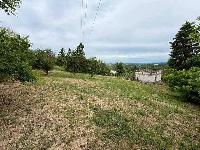 Eladó telek Vác 590 nm