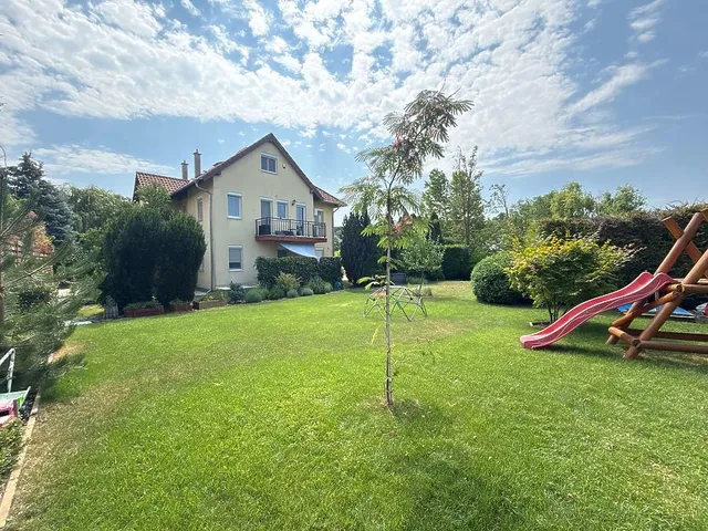 Eladó lakás Üröm 108 nm