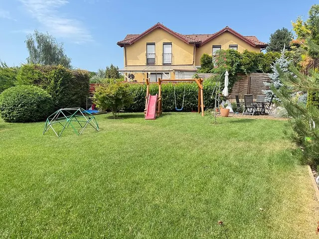 Eladó lakás Üröm 108 nm