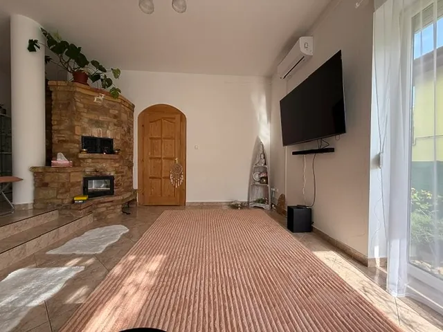 Kiadó ház Budaörs 250 nm