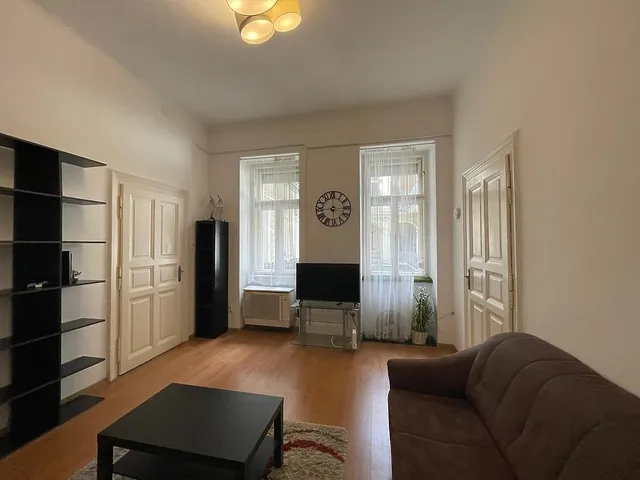 Eladó lakás Budapest VII. kerület, Almássy tér 41 nm