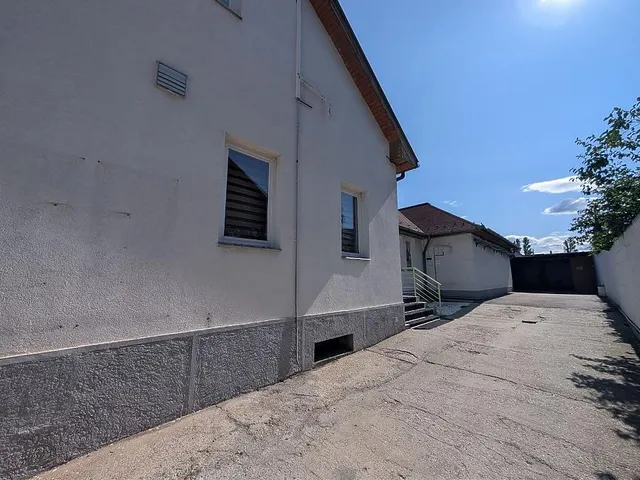 Kiadó kereskedelmi és ipari ingatlan Budapest IV. kerület, Újpest 246 nm