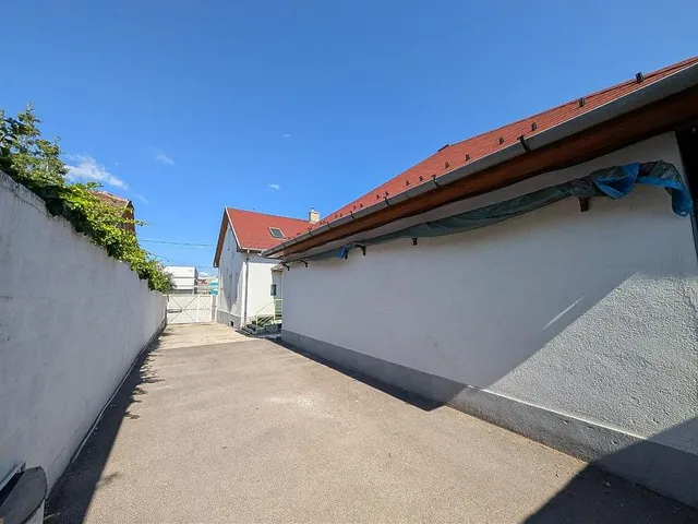 Kiadó kereskedelmi és ipari ingatlan Budapest IV. kerület, Újpest 246 nm